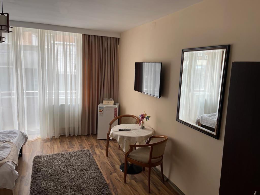 Hotel Casa Alex à Târgu Jiu Extérieur photo