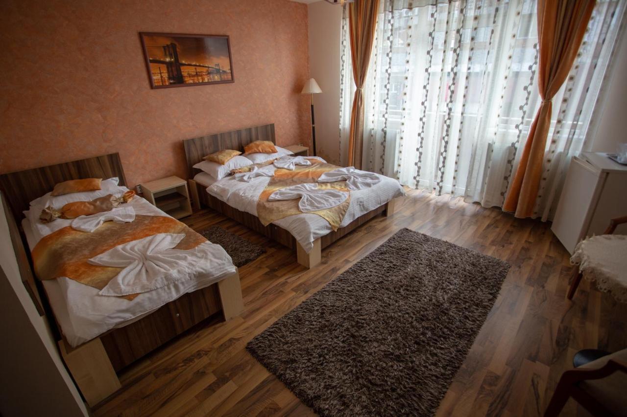 Hotel Casa Alex à Târgu Jiu Extérieur photo