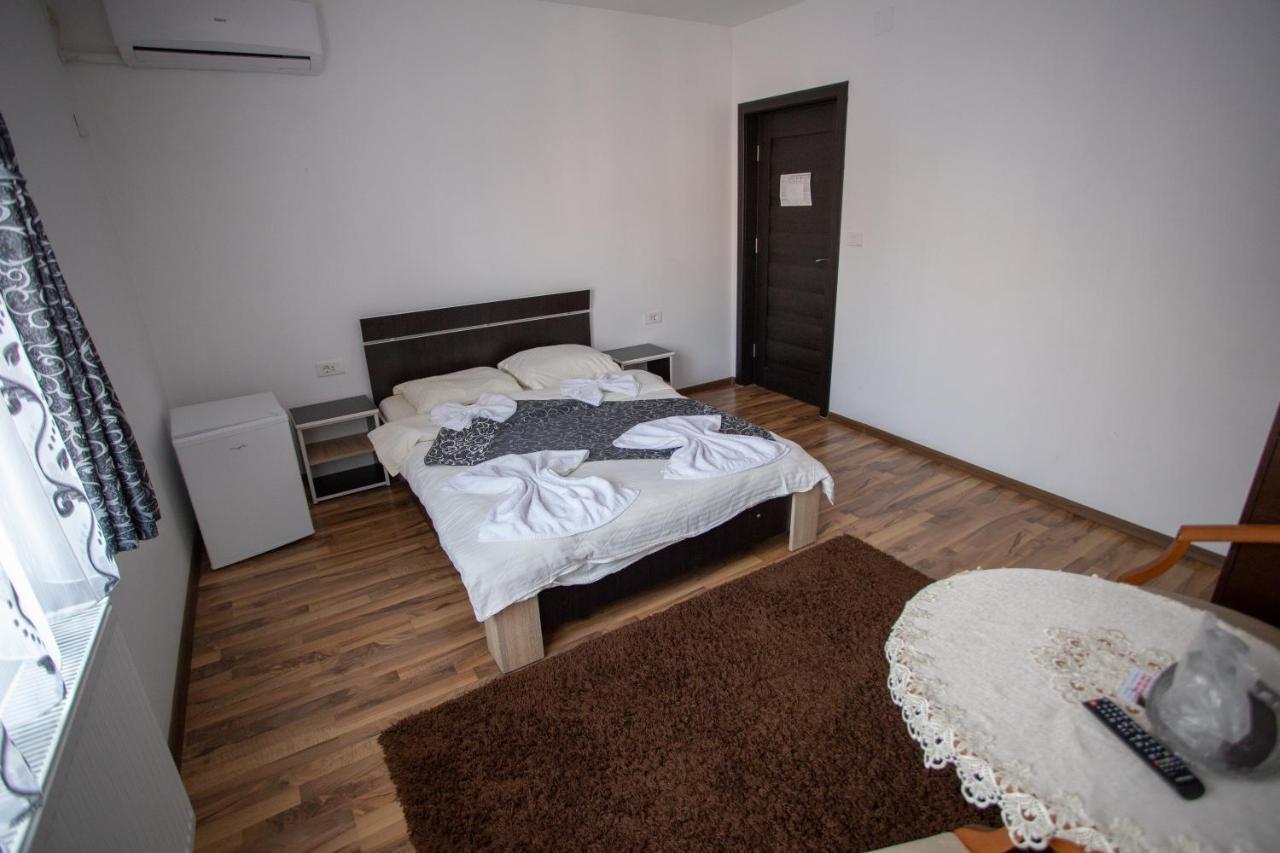 Hotel Casa Alex à Târgu Jiu Extérieur photo