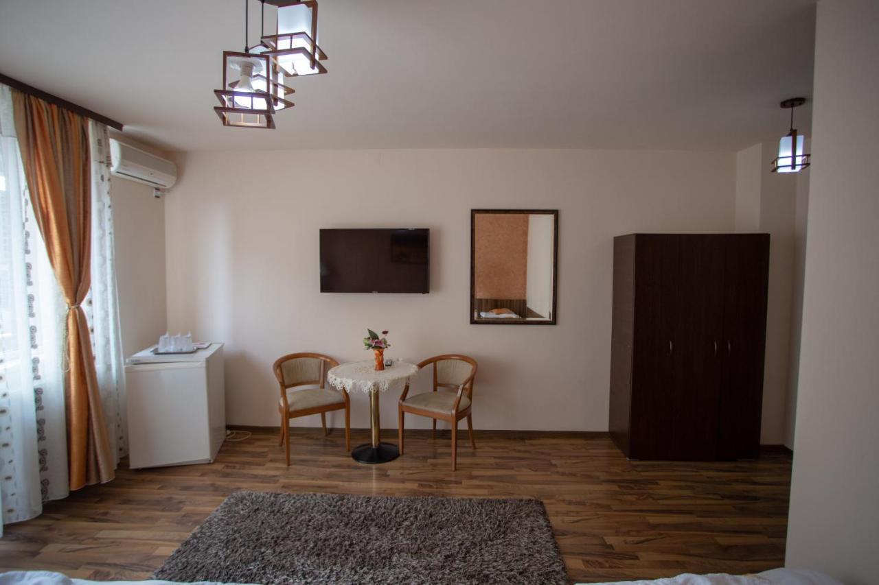 Hotel Casa Alex à Târgu Jiu Extérieur photo