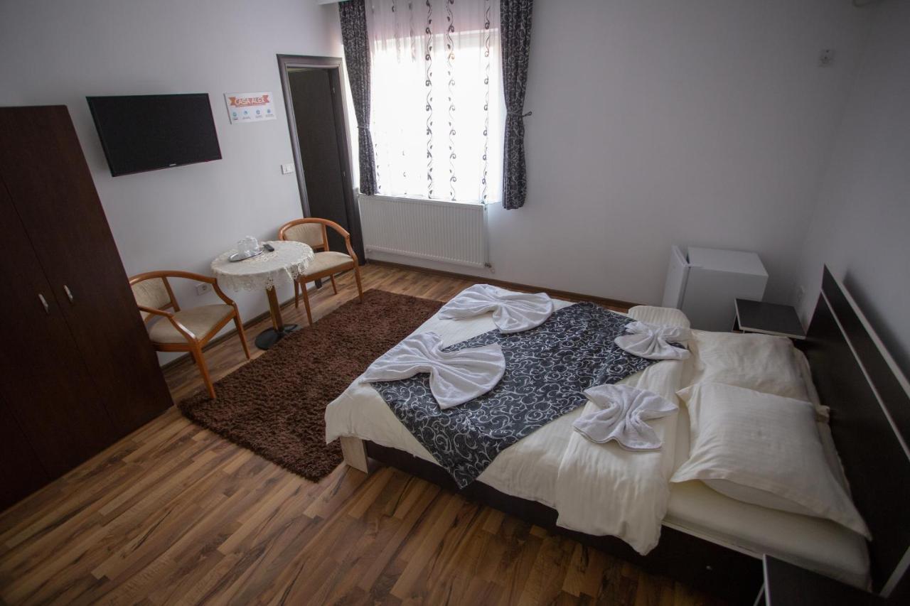 Hotel Casa Alex à Târgu Jiu Extérieur photo