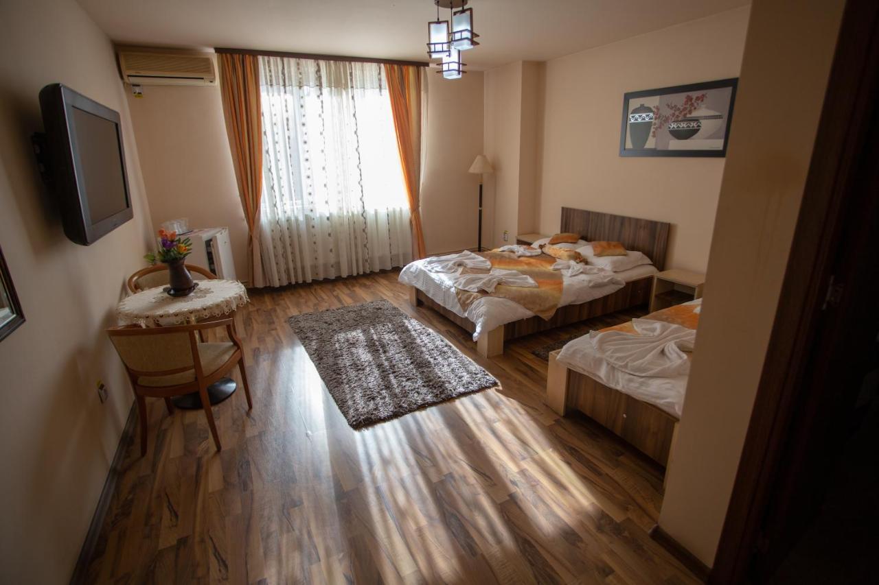 Hotel Casa Alex à Târgu Jiu Extérieur photo
