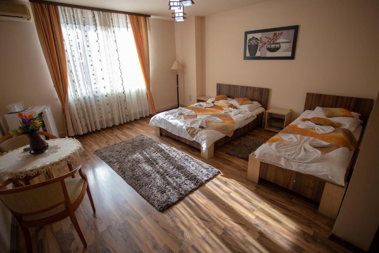 Hotel Casa Alex à Târgu Jiu Extérieur photo