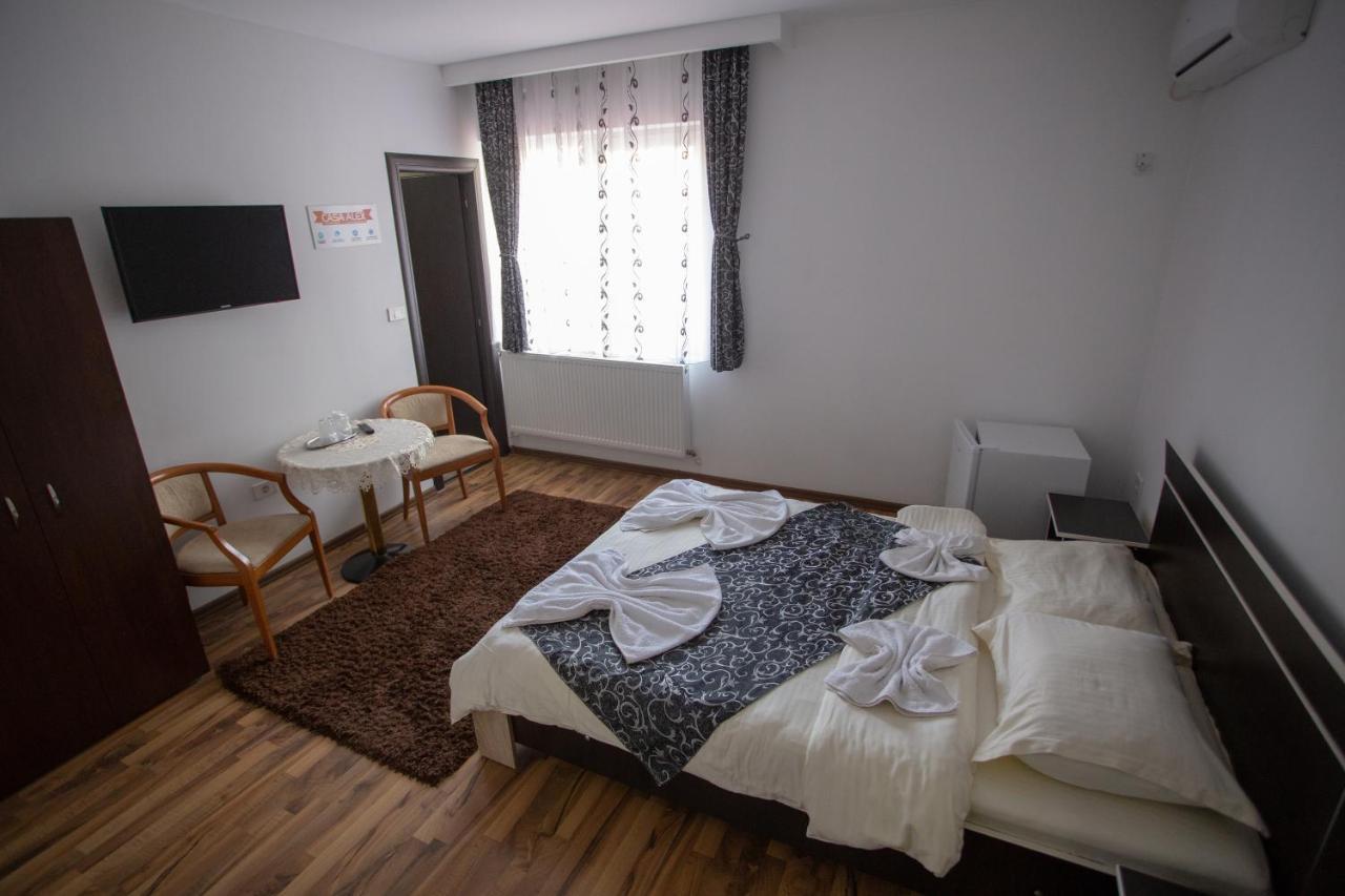 Hotel Casa Alex à Târgu Jiu Extérieur photo